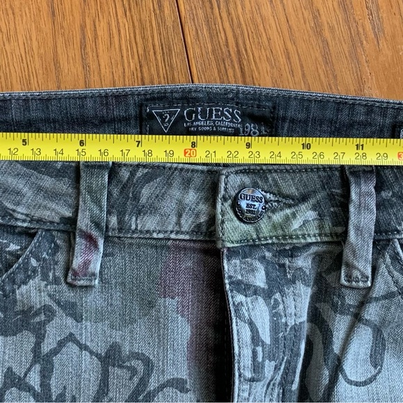 Brittney Skinny jeans by Guess. - Picture 10 of 11